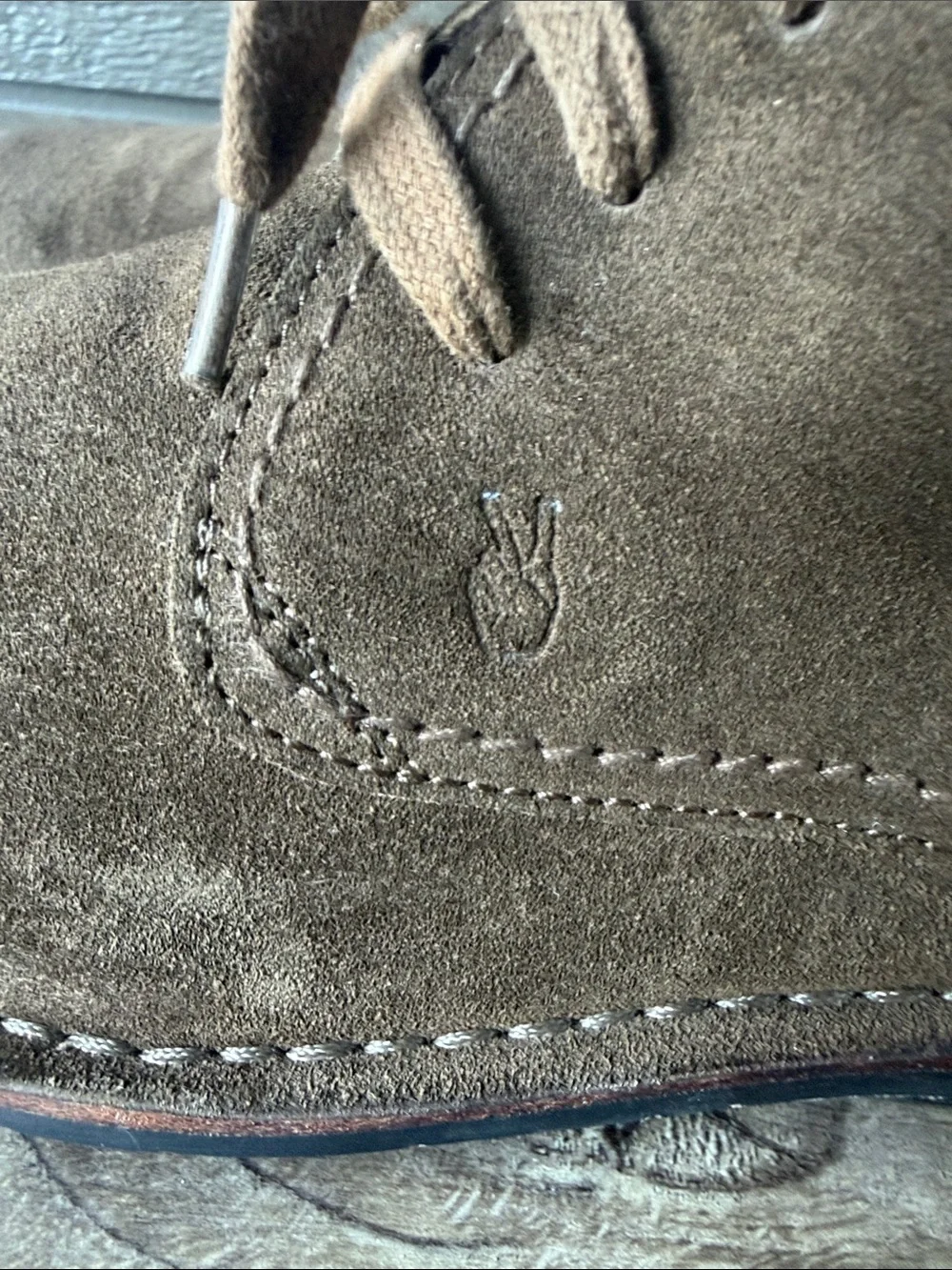 John Varvatos Men’s Olive Brown Suede Chukka Boots size 10.5 M